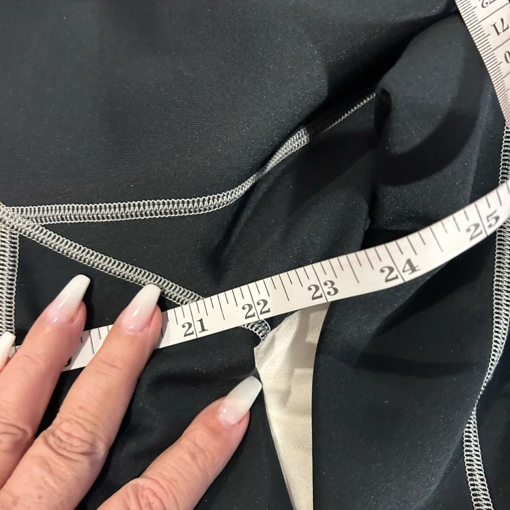 ❗️SOLD❗️Sunice Womans Sports Lightweight Quarterzip Pullover - Picture 9 of 12